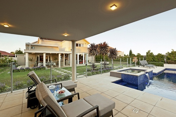 Scott Brown's design of an All Round Entertainer featured in OUTdoor Rooms